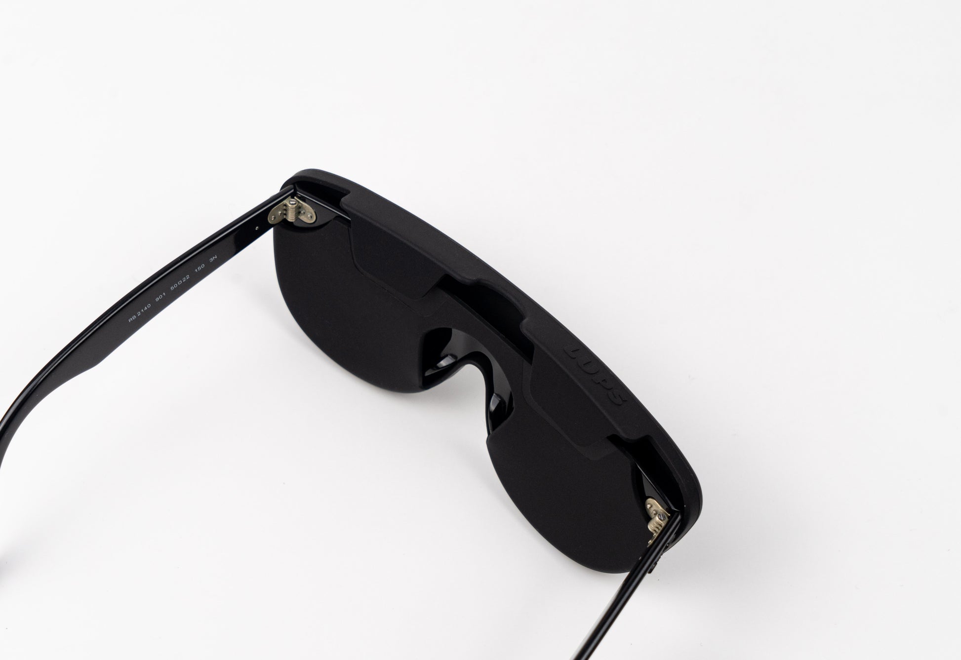 Funda de gafas de silicona negra de The Lups Case